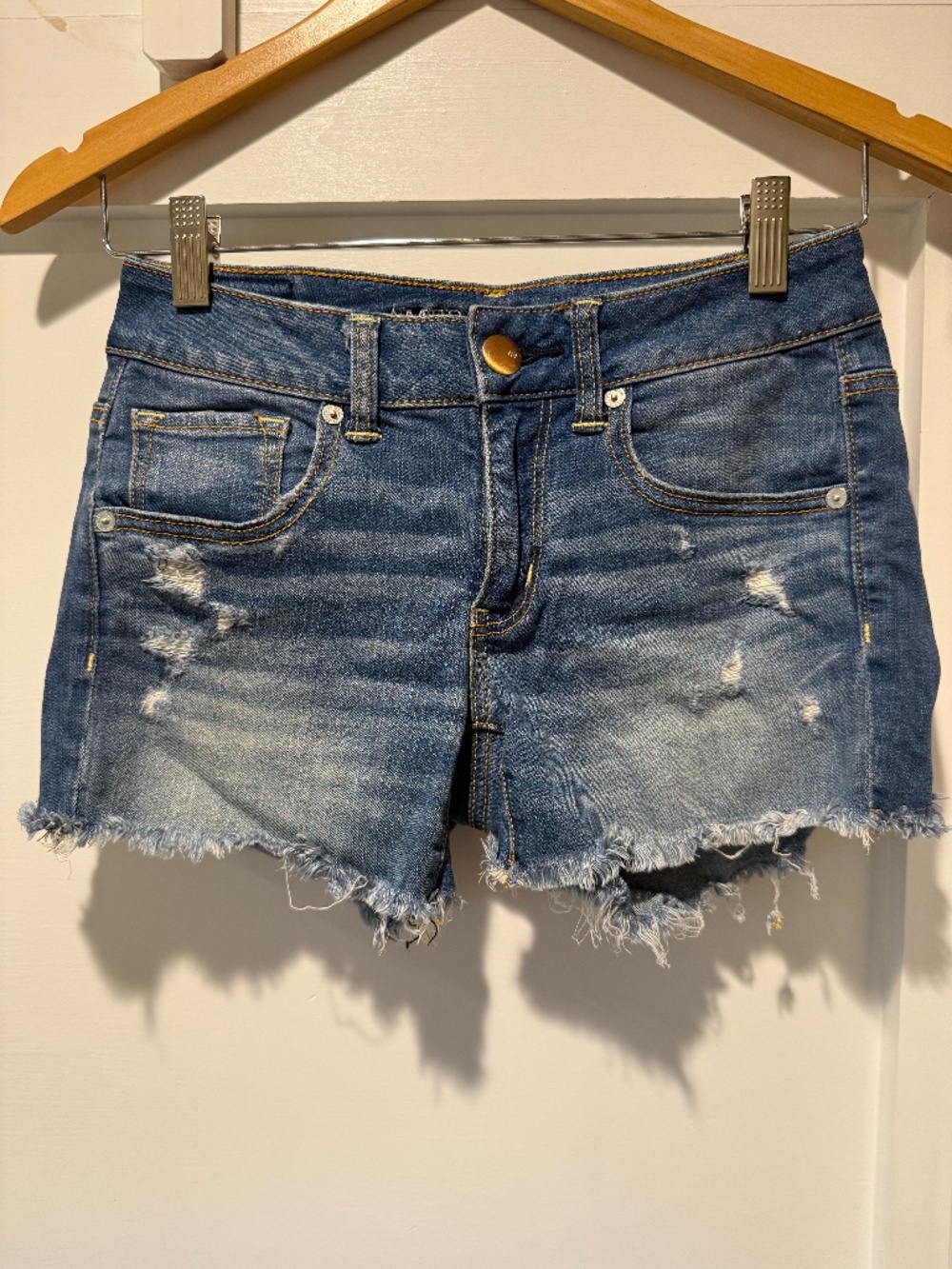 American Eagle Super Stretch Distressed Midi Denim Shorts – Size 2